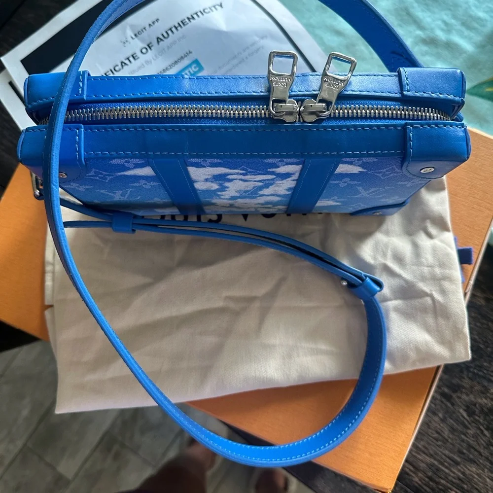 Louis Vuitton Cloud soft Trunk - Picture 2 of 15